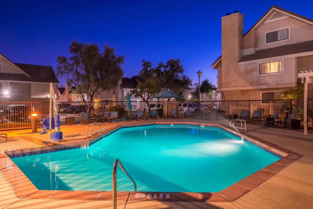 Residence Inn Phoenix Exterior photo