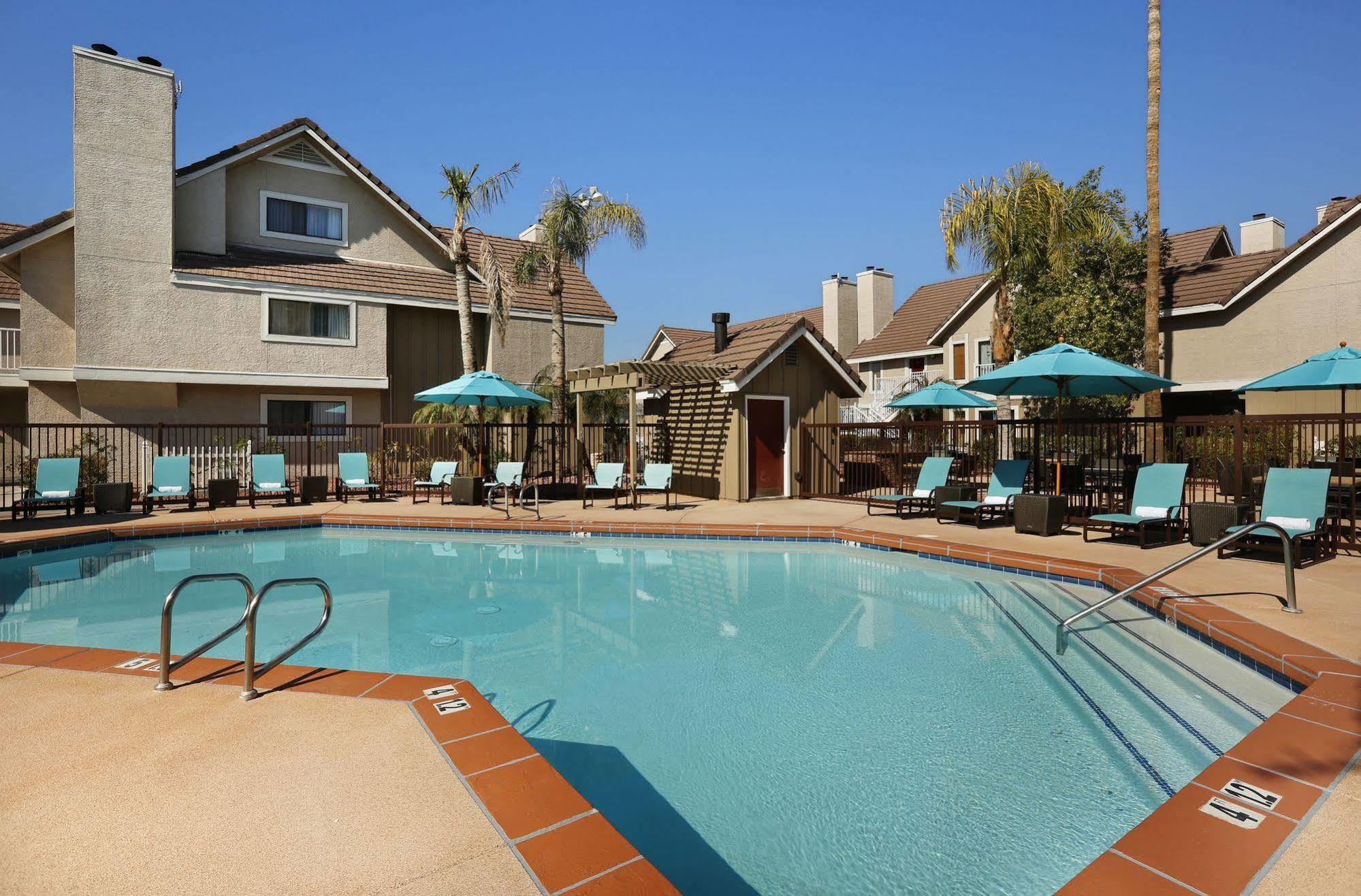 Residence Inn Phoenix Exterior photo